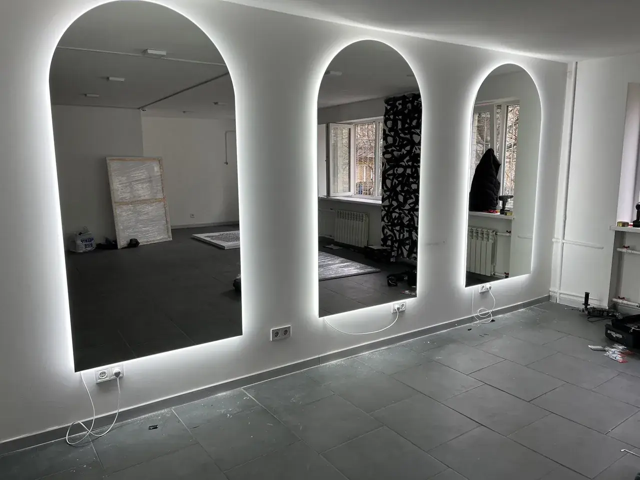 Арочні дзеркала з LED-підсвіткою